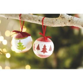 Boule de Noël et boîte. Snowy 