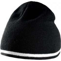 BONNET AVEC BANDE BICOLORE CONTRASTÉE
