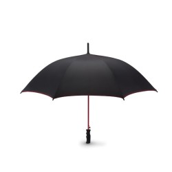 Parapluie tempête ouverture au Skye 